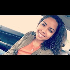 Meet your Posher, Lorie